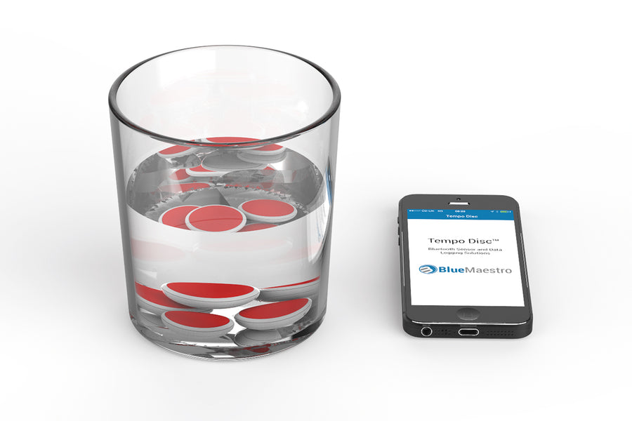 Waterproof wireless temperature sensor for smartphones